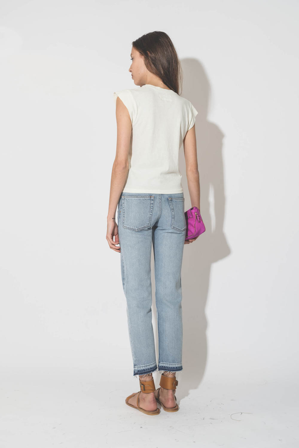 Sandales en cuir naturel bracelet de cheville Caravelle K.Jacques St Tropez. Porté de dos;