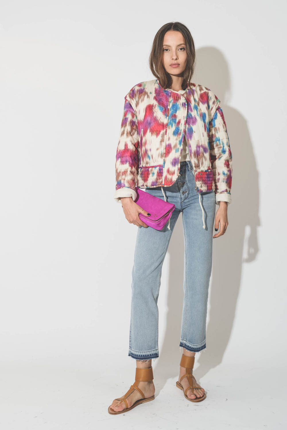 Sandales en cuir naturel bracelet de cheville Caravelle K.Jacques St Tropez. Porté avec un jean Skinny bleu ciel.